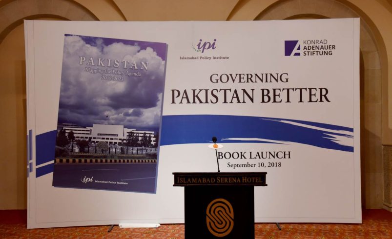 Politicians urge PTI govt to adopt consensus building approach