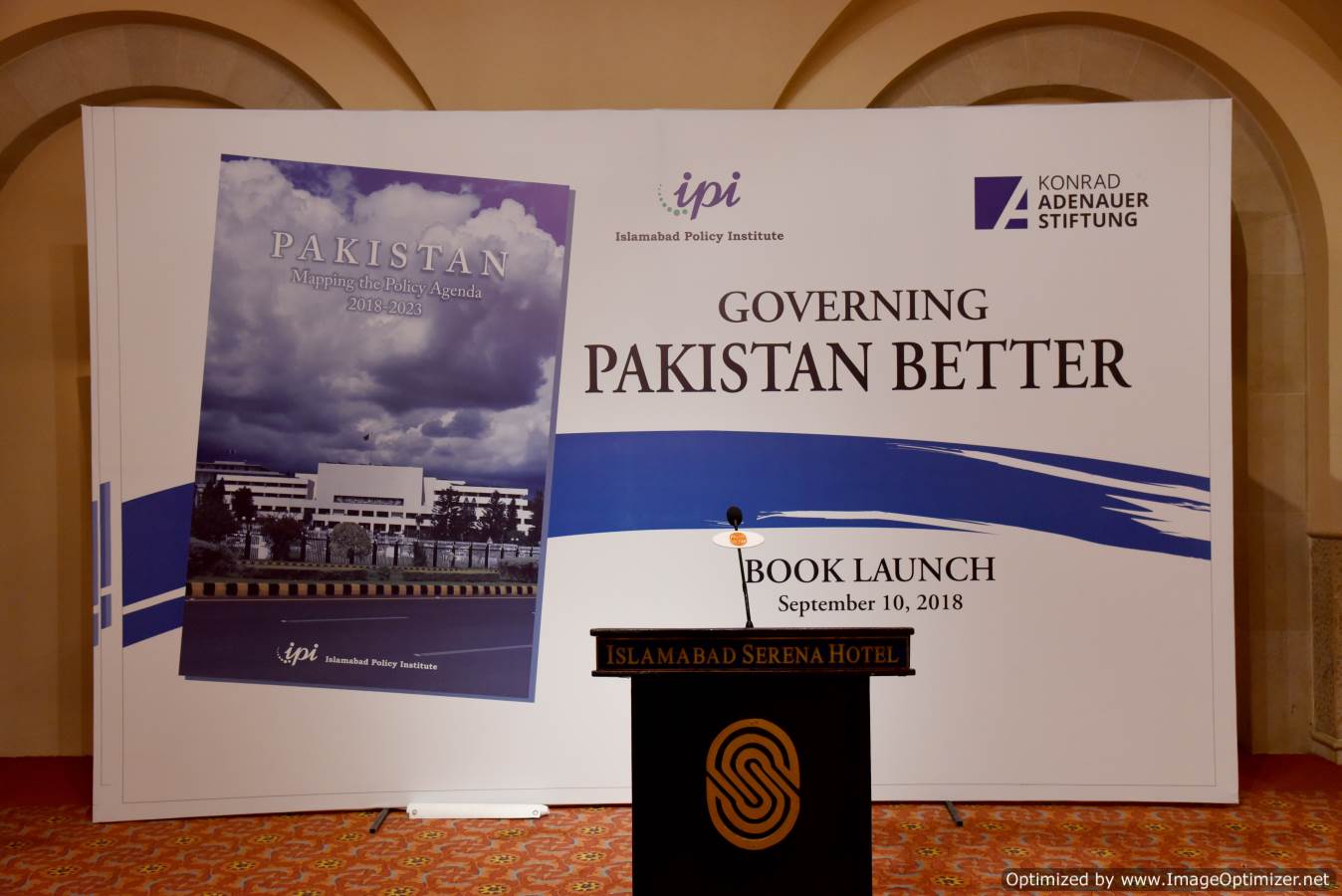 Politicians urge PTI govt to adopt consensus building approach